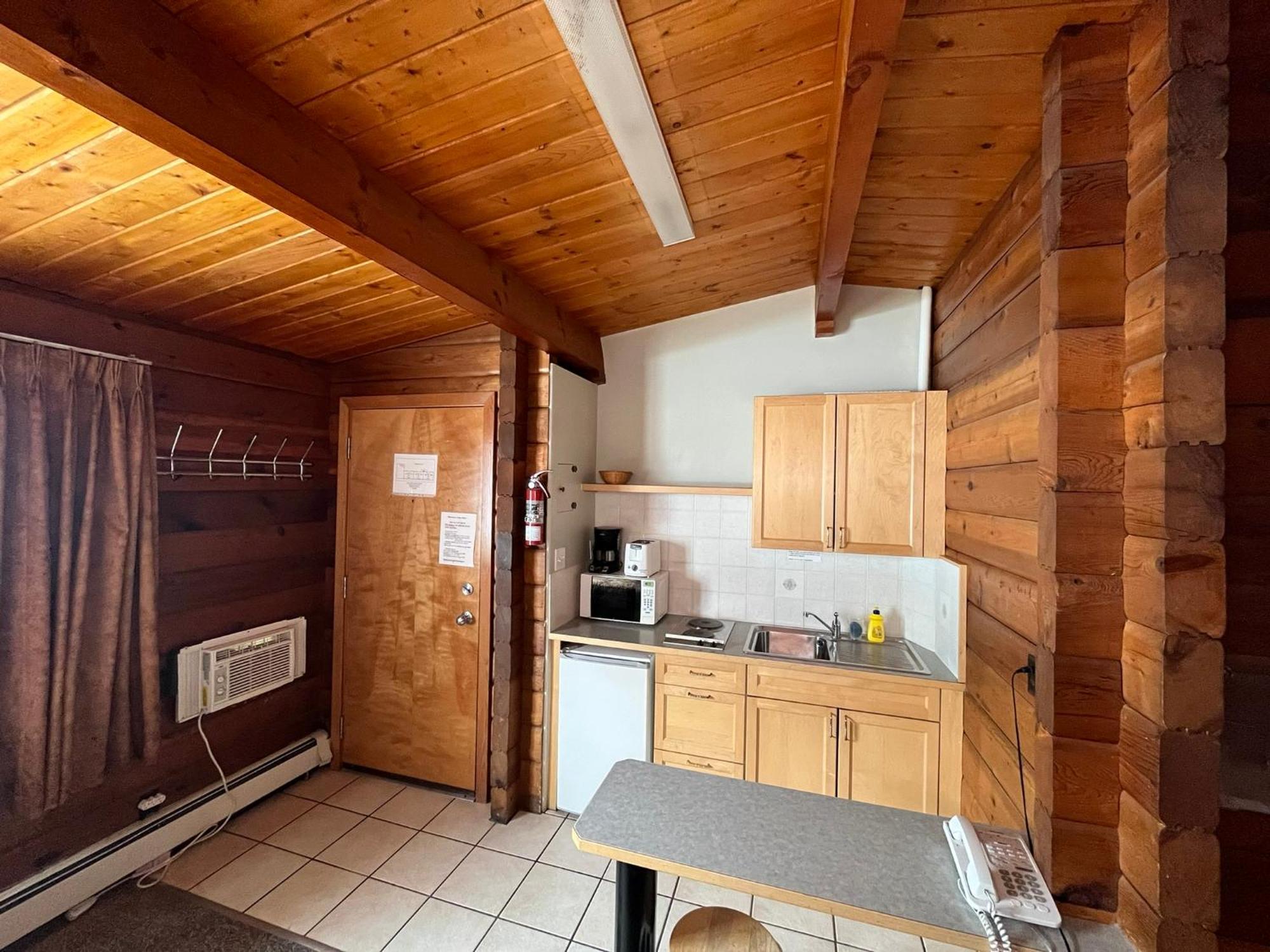 Raccoon Lodge Motel Sylvan Lake Exterior foto