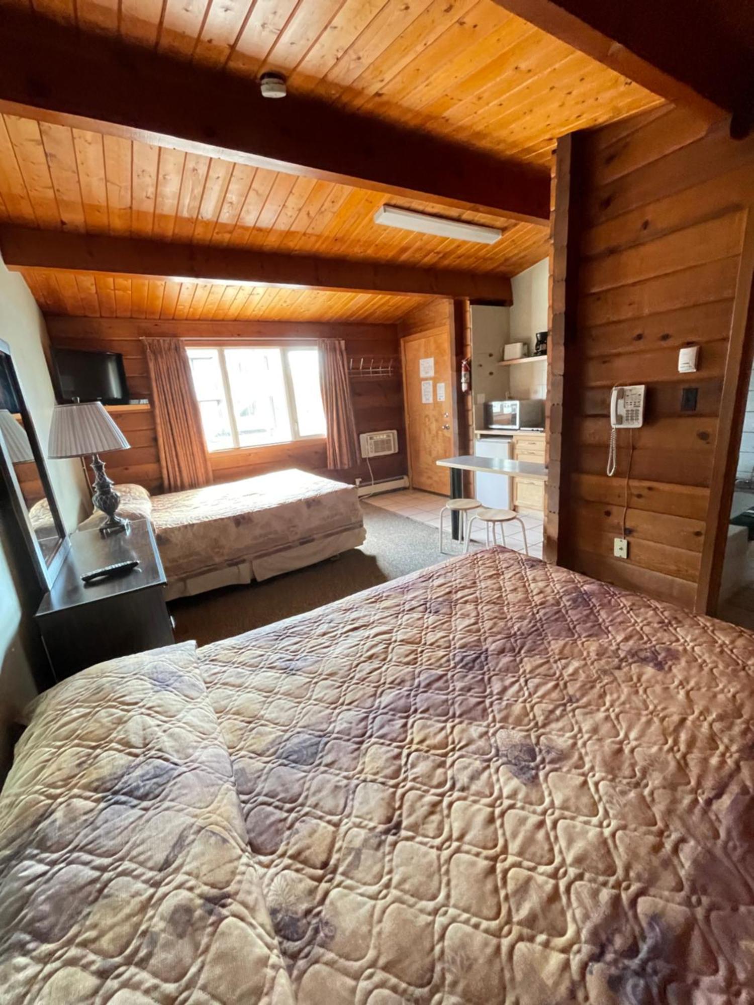 Raccoon Lodge Motel Sylvan Lake Exterior foto